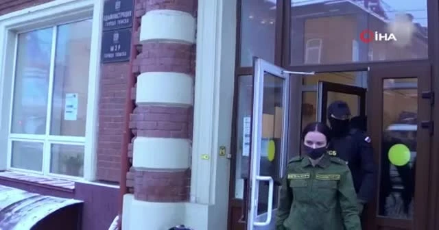 Rus Belediye Başkanı çalışırken gözaltına alındı