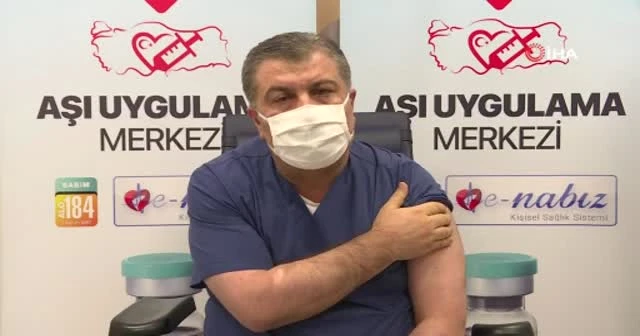 Sağlık Bakanı Koca, hatırlatma dozunu TURKOVAC ile oldu