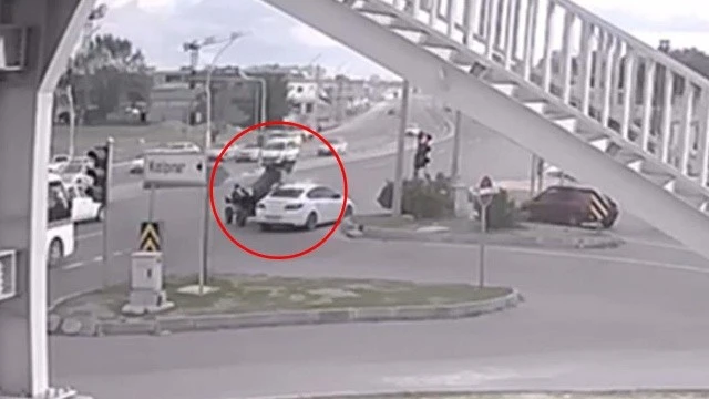 Şahlanan at kazadan kıl payı kurtuldu