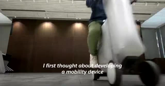 Sırt çantasında taşınabilen şişme scooter koltuğa dönüştürüldü