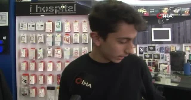 Telefonu kaptığı gibi koştu ama çalışan ondan hızlıydı