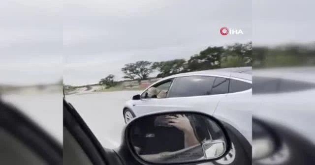 Tesla’nın sürücü koltuğunda köpek! Kurgu mu gerçek mi?
