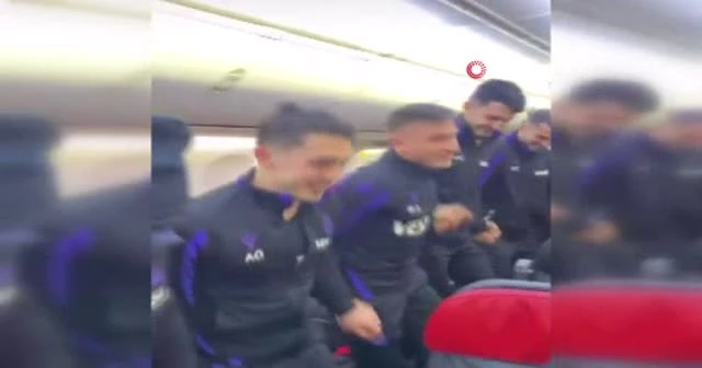 Trabzonspor uçağında kolbastı ve horonlu kutlama