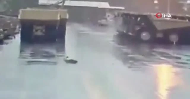 Üzerine düşen yıldırımdan sağ kurtuldu