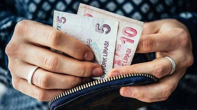 Zam koşa koşa yapıldı peki indirim niye yapılmıyor?