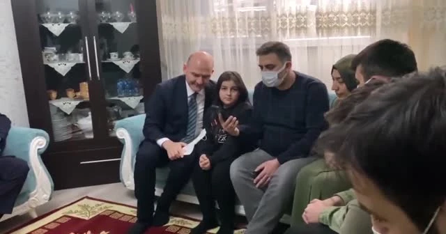 Bakan Soylu’dan şehit ailesine ziyaret