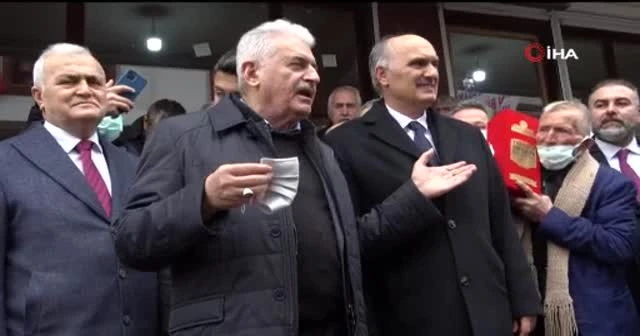 Binali Yıldırım 'kuş dili' ile seslendi, ortaya renkli görüntüler çıktı