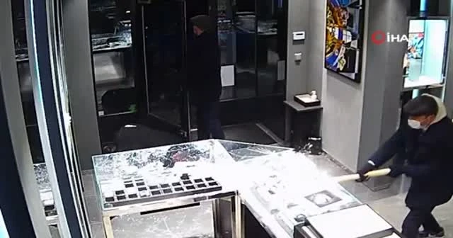 Çekya’da aksiyon filmlerini aratmayan saatçi soygunu
