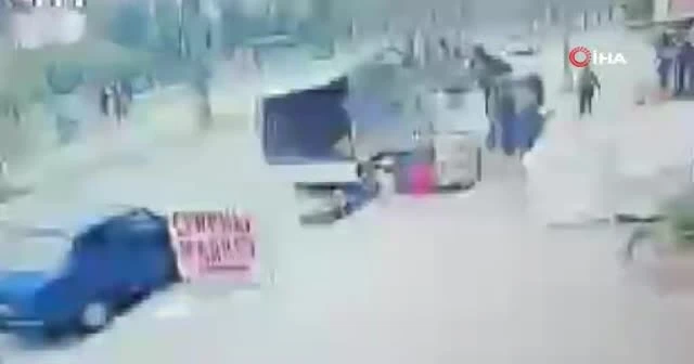 Eşine şiddet uygulayan kocaya linç girişimi kamerada