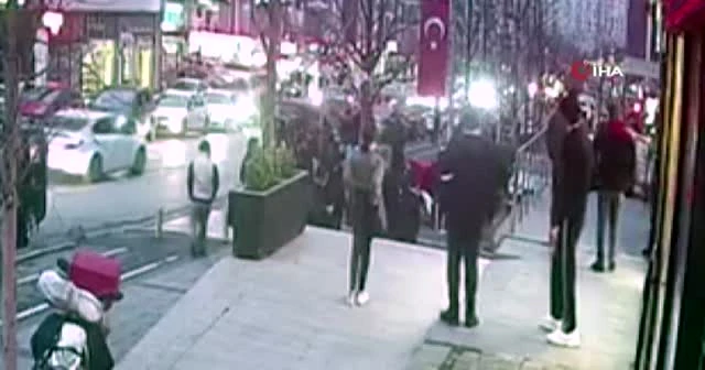 Hırsızlıktan yakalanınca soyunup çam parçası ile polise saldırdılar