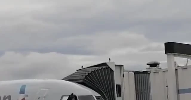 Honduras'ta kokpite giren yolcu ortalığı birbirine kattı