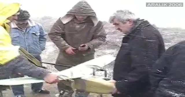 İlk milli İHA'nın ilk test uçuşunu paylaşan BAYKAR, Özdemir Bayraktar'ı andı