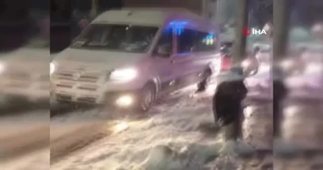 İstanbul'da kar yağışı kazaları beraberinde getirdi
