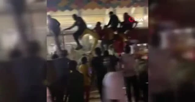 Kamerun’da stadyum girişinde izdiham