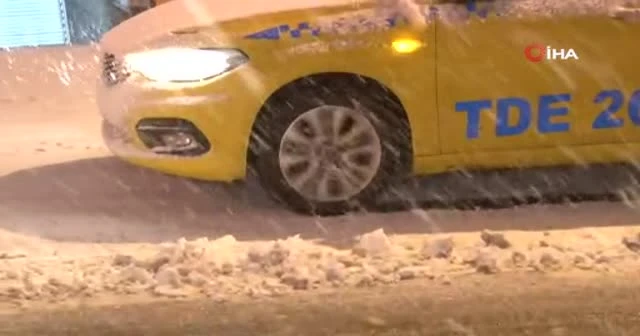 Kar yağışı etkili oldu! Sürücüler zor anlar yaşadı