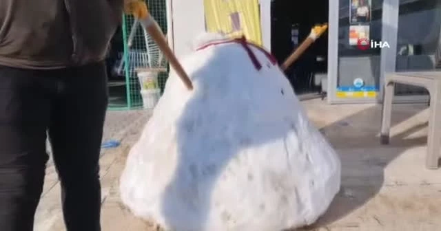 Kardan adamı dövüp kampanyayı erken bitirdiler