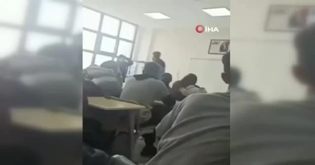 Lise öğrencisine öğretmen dayağı kamerada