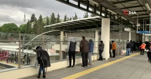 Marmaray'da raylara atlayan kadın hayatın kaybetti
