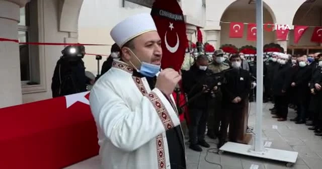 Şehidin cenaze namazını imam ağabeyi kıldırdı