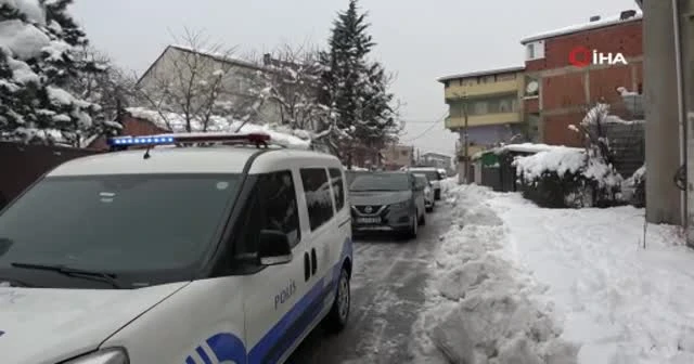Şizofreni hastası adam annesinin boğazını keserek katletti