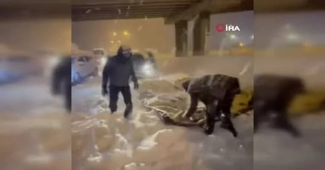TEM’de mahsur kalan aile yola çadır kurdu