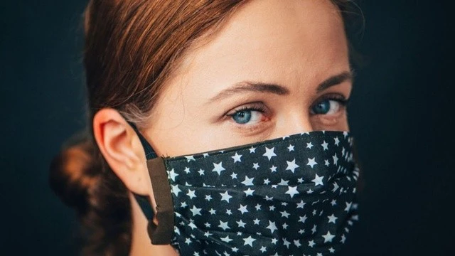 Uzmanlardan 'Omicron'a karşı kritik uyarı: Desenli maske takmayın