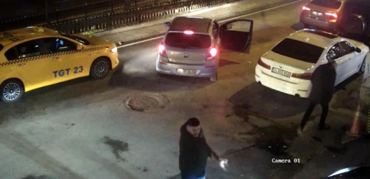 Kafeteryaya silahlı saldırı kamerada
