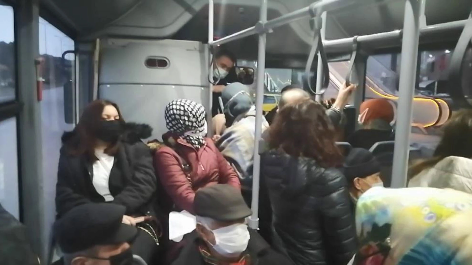 Maske takmayan kadına tepki