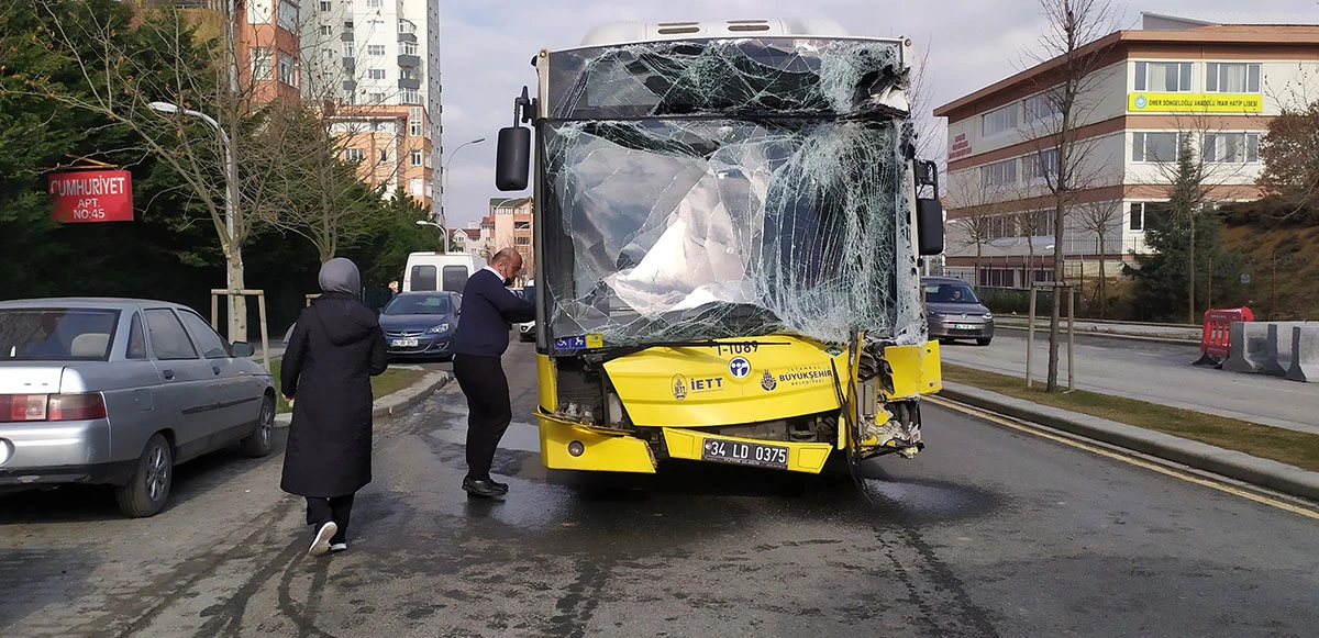 Başakşehir'de 2 İETT otobüsü çarpıştı! 6 yaralı