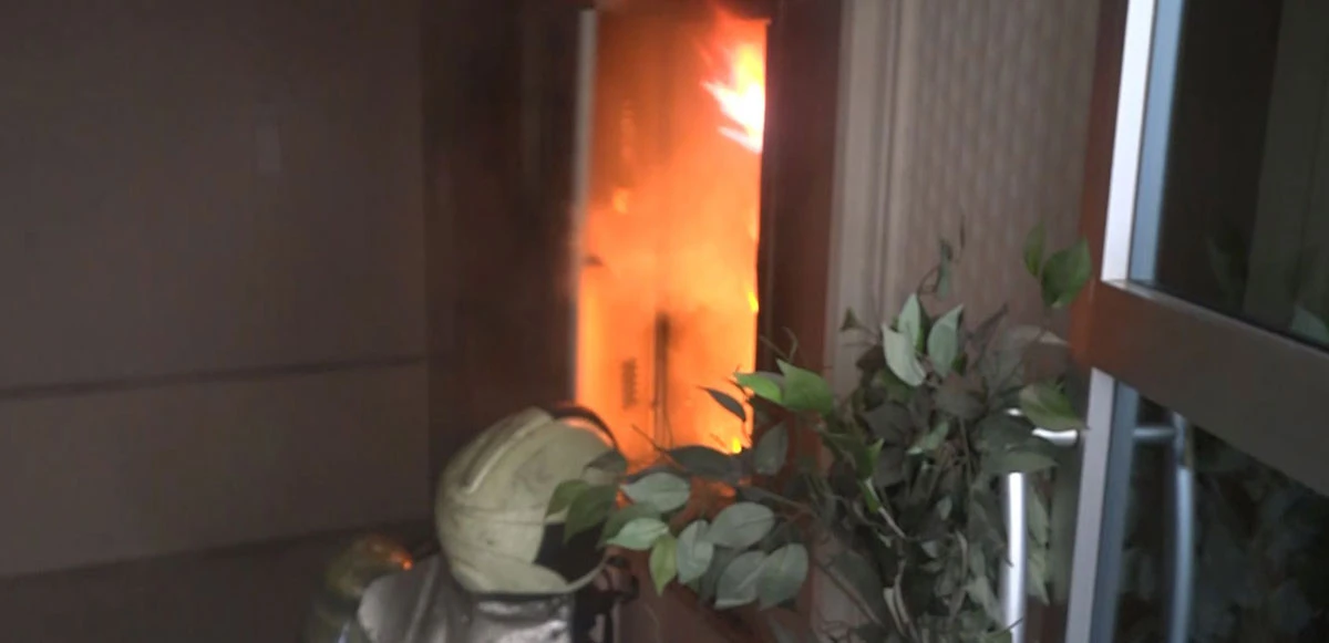 Aksaray'da bir apartmanın elektrik panosunda yangın çıktı