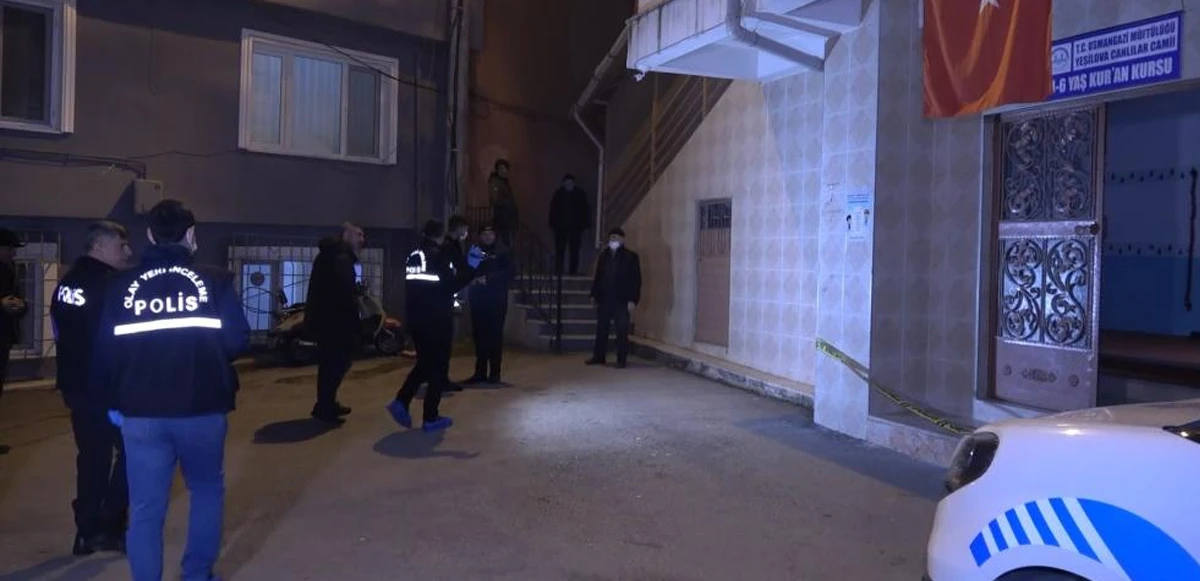 Hırsızlık yaparken yakalandığı imamı bıçakladı