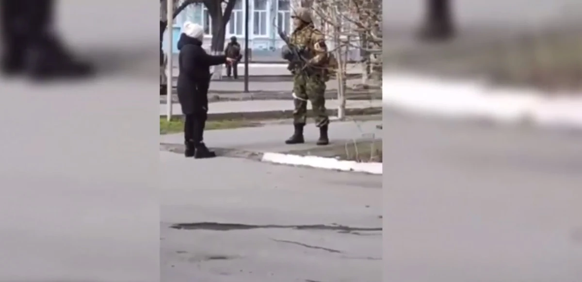 Ukrayna'lı kadınlardan Rus askerlere zor soru: Niye ülkemize geldiniz?