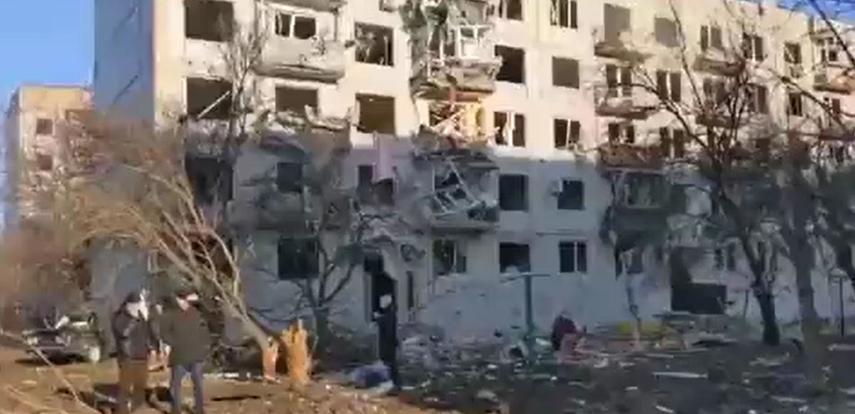 Kharkiv'de Ruslar apartmanı bombaladı
