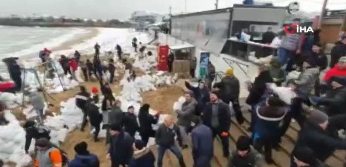 Odessa halkı Rus çıkarmasına karşı sahile barikat kurdu