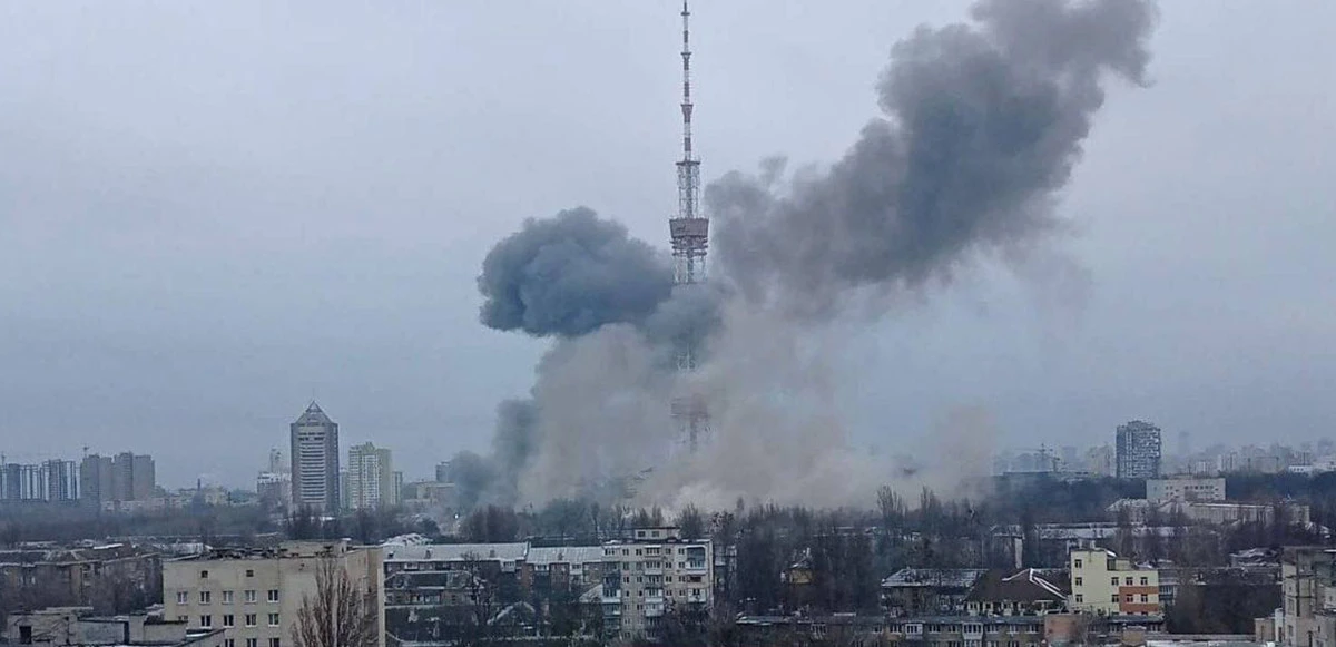 Rusya Kiev'deki televizyon kulesini vurdu