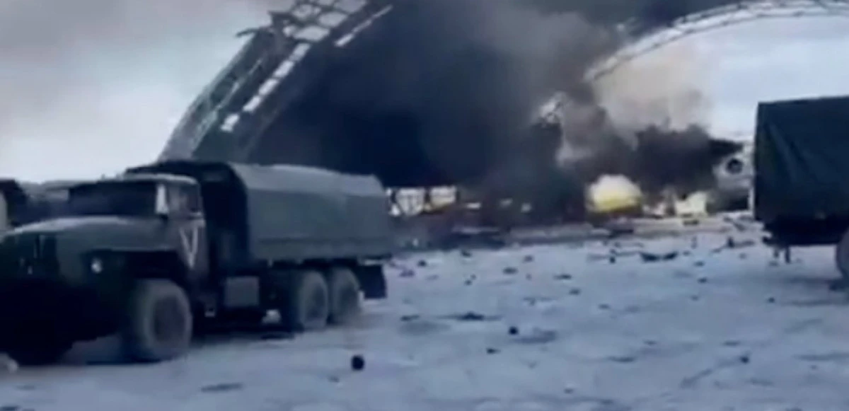 Gostomel Havaalanında yıkım kamerada