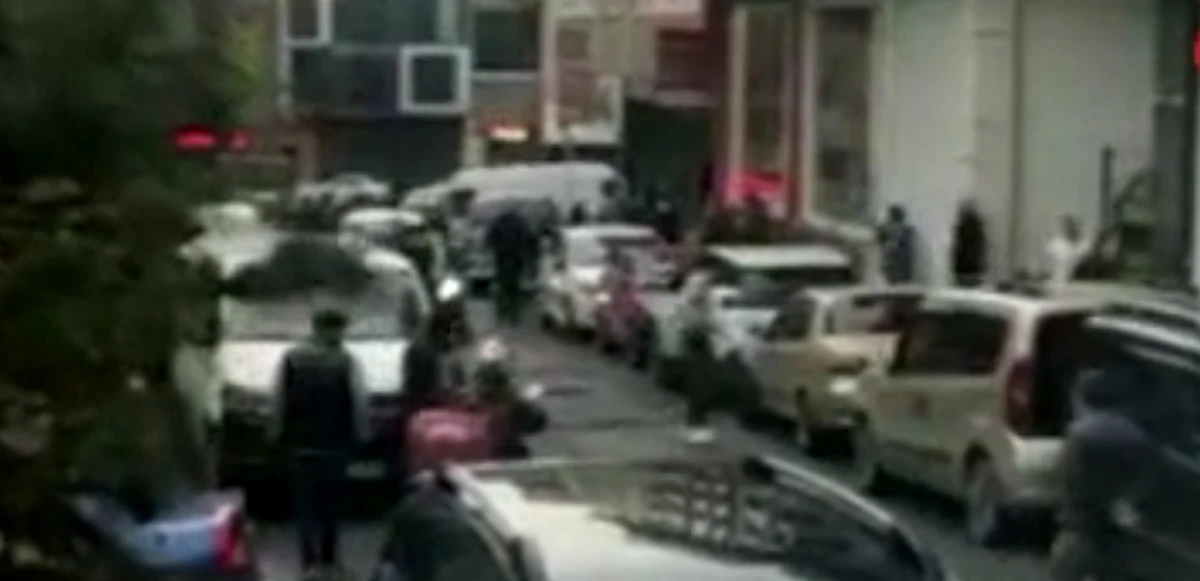 Uçan tekmeli, kaldırım taşlı kavga kamerada