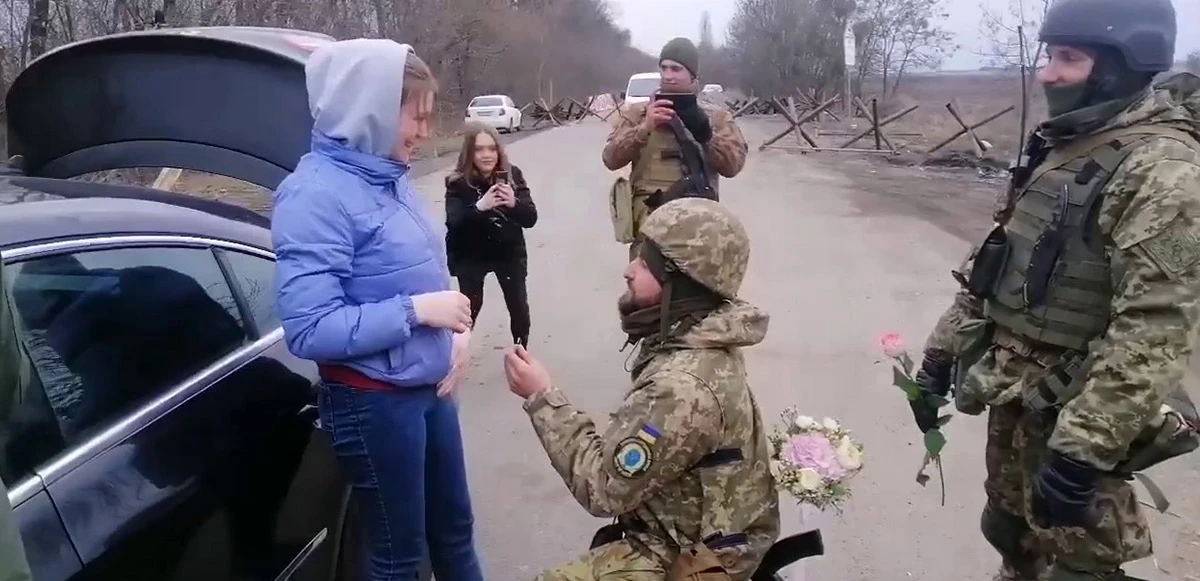 Ukraynalı askerden savaşın ortasında evlilik teklifi