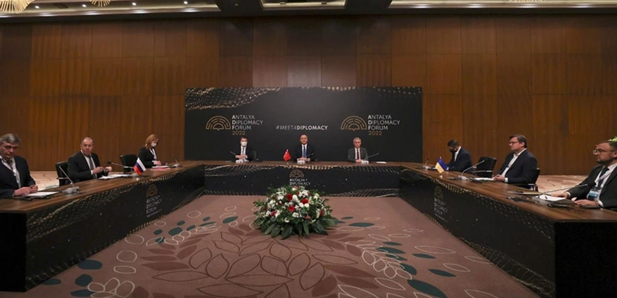 Savaşın tarafları aynı masada