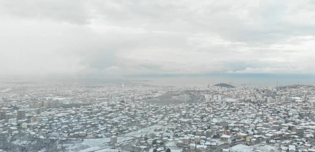 İstanbul’a etkili olan kar yağışı havadan görüntülendi