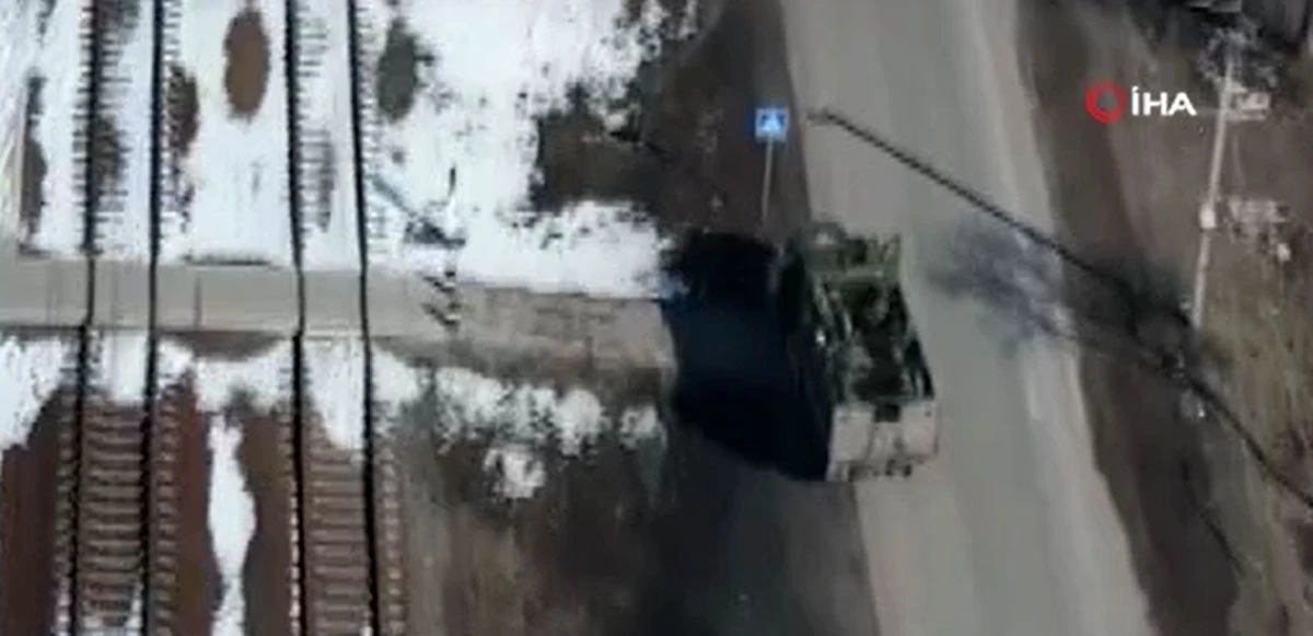 Ukrayna'dan Rusya’ya ait askeri araca düzenlenen saldırı kamerada