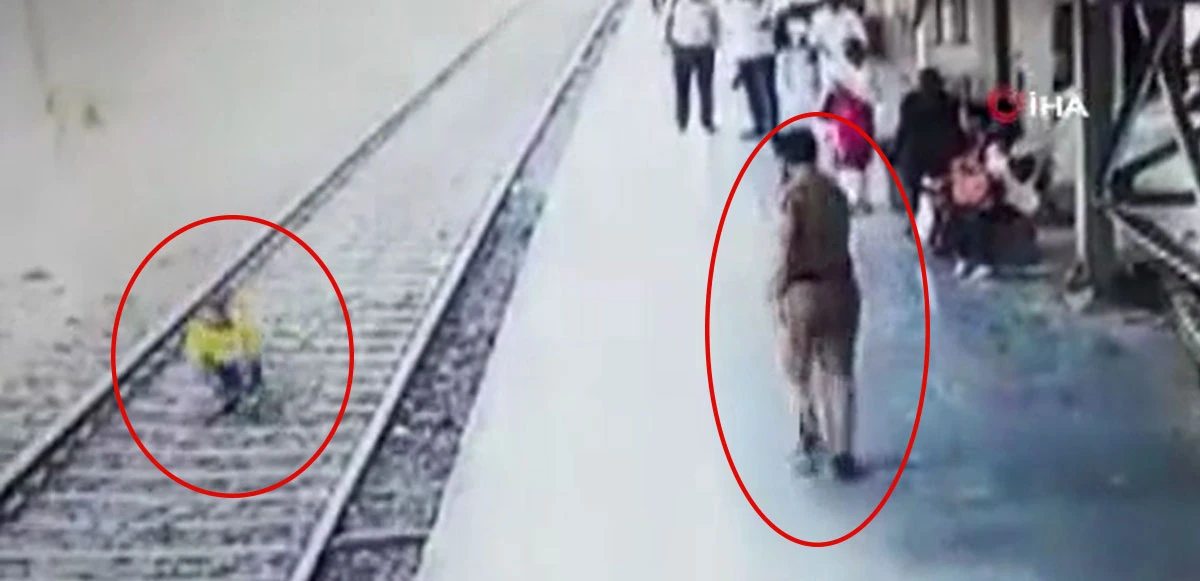 Raylara atlayan genci polis son anda kurtardı