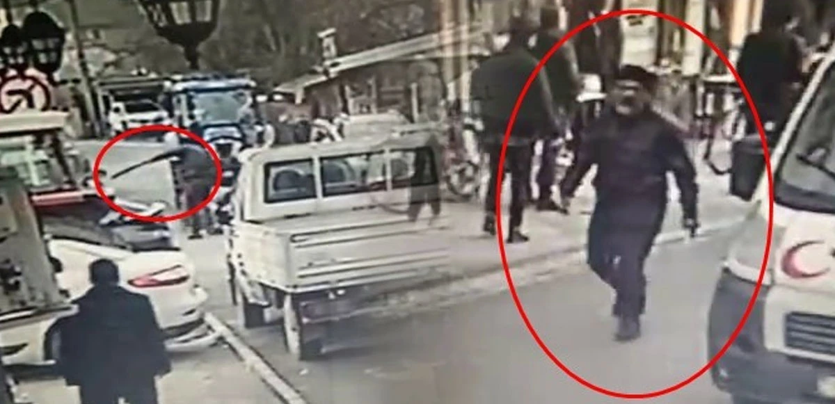 Husumetlisini vurdu, elini kolunu sallayarak gitti