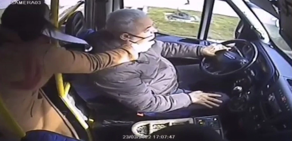 Yolcudan minibüs şoförüne tokat