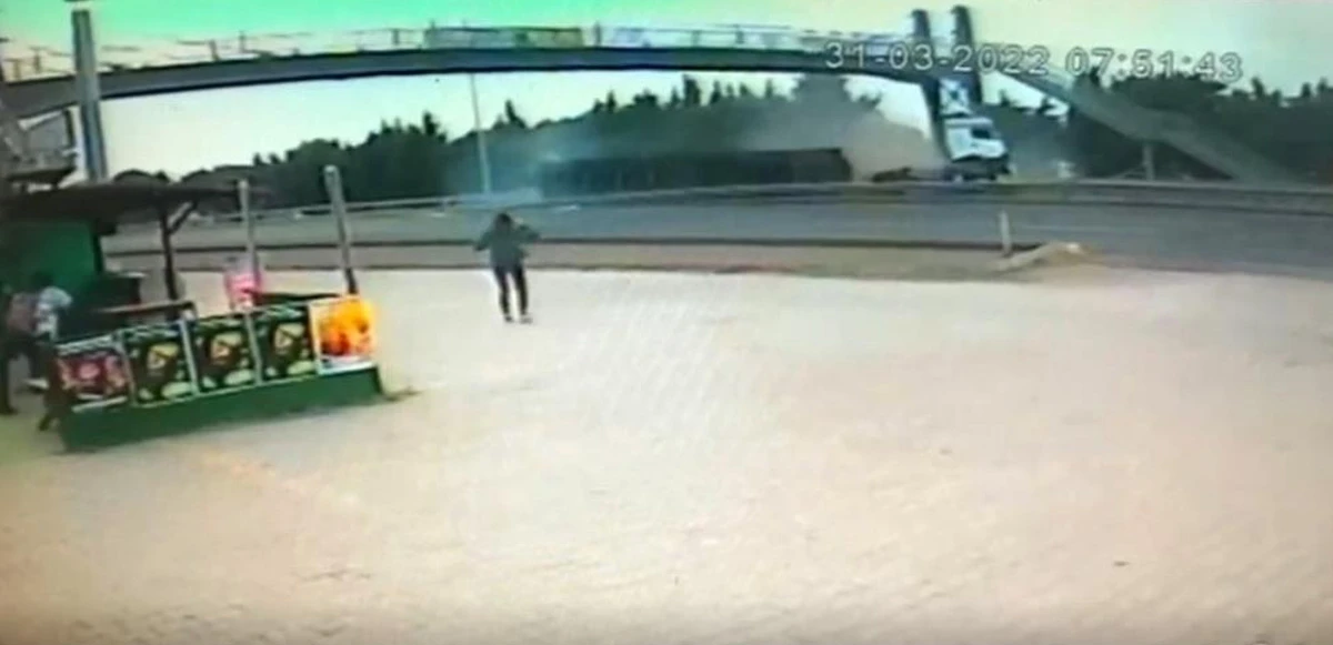 Tır sürücüsünün öldüğü feci kaza kamerada