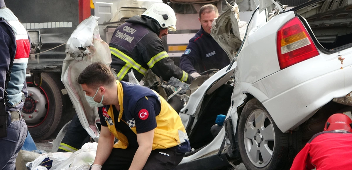 Ordu'da bir araç tıra çarptı, hız göstergesi 180'de takılı kaldı: 2 ölü, 1 yaralı