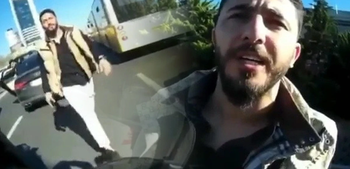 Maganda trafikte terör estirdi: Kadın motor sürücüsüne ‘tükürüklü taciz’ kamerada