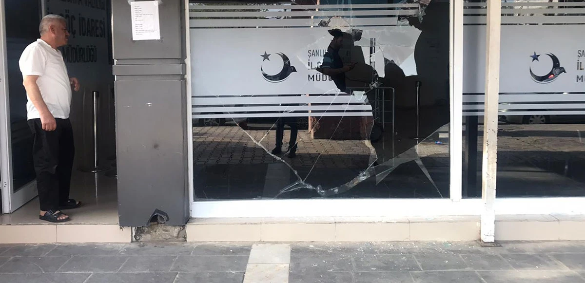 Şanlıurfa’da göçmen binasına taşlı saldırı