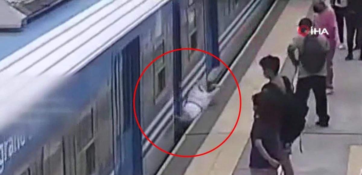 Tren geçtiği anda raylara düştü! İnanılmaz kurtuluş