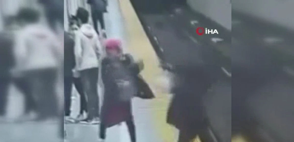 Kanada’da metro istasyonunda bekleyen kadın raylara itildi